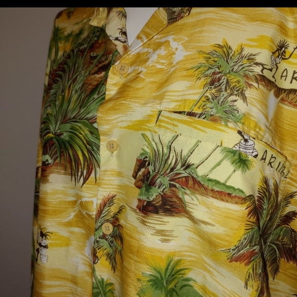VINTAGE Hawaiian shirt - Picture 2 of 7